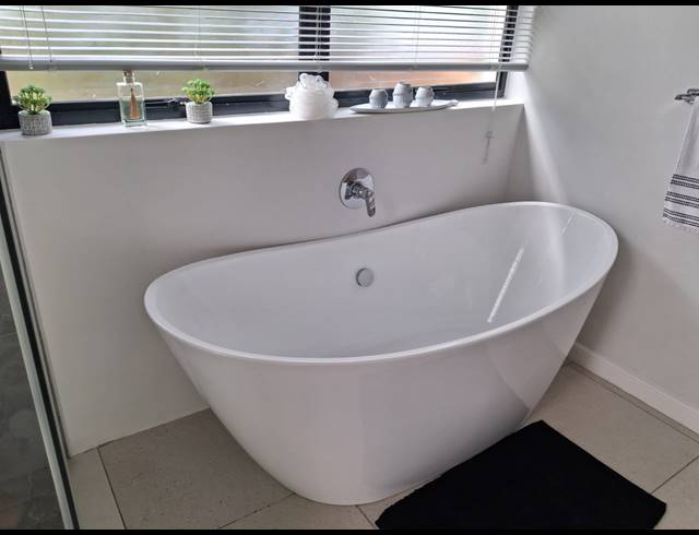 4 BEDROOM HOUSE FOR SALE IN PALM LAKES ESTATE